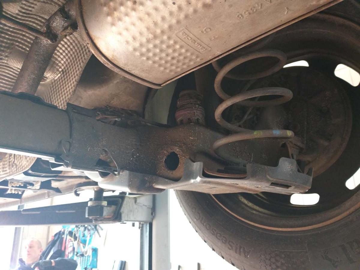 Peugeot 208 original Hinterachse Trommelbremse 1,0 50KW Bj.2015